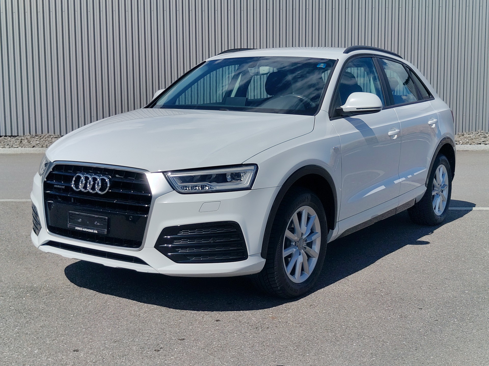 AUDI Q3 2.0 TDI quattro S-tronic-showroom-element-1