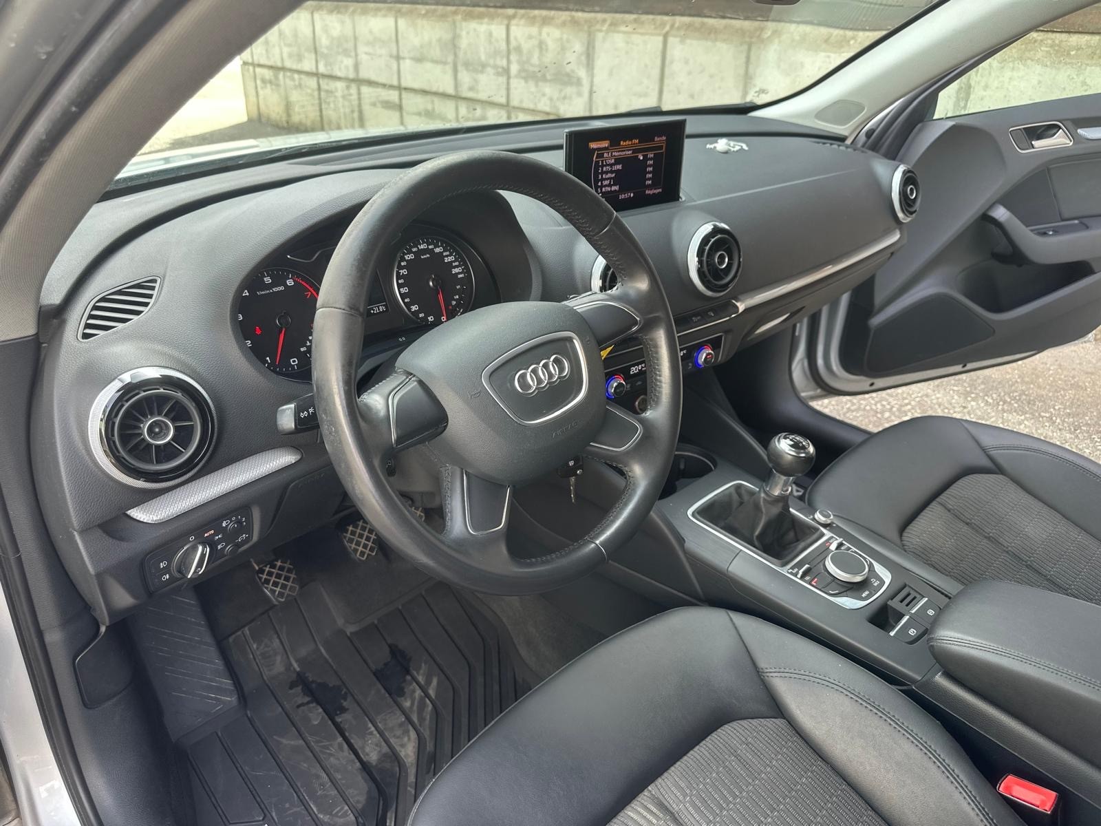 AUDI A3 Sportback 1.4 TFSI Ambiente-image-9