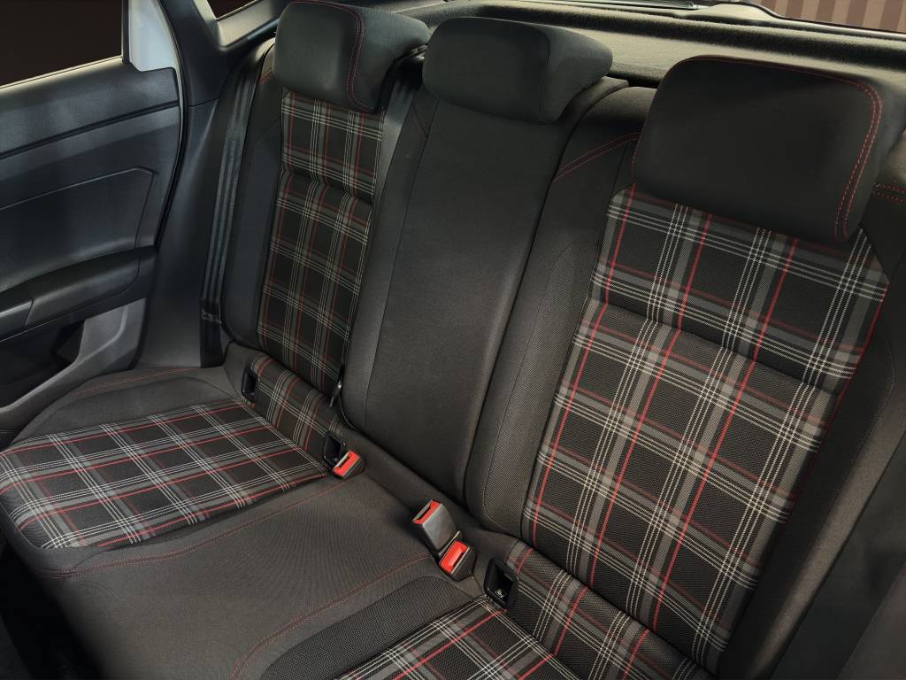 VW Polo 2.0 TSI GTI DSG-image-8