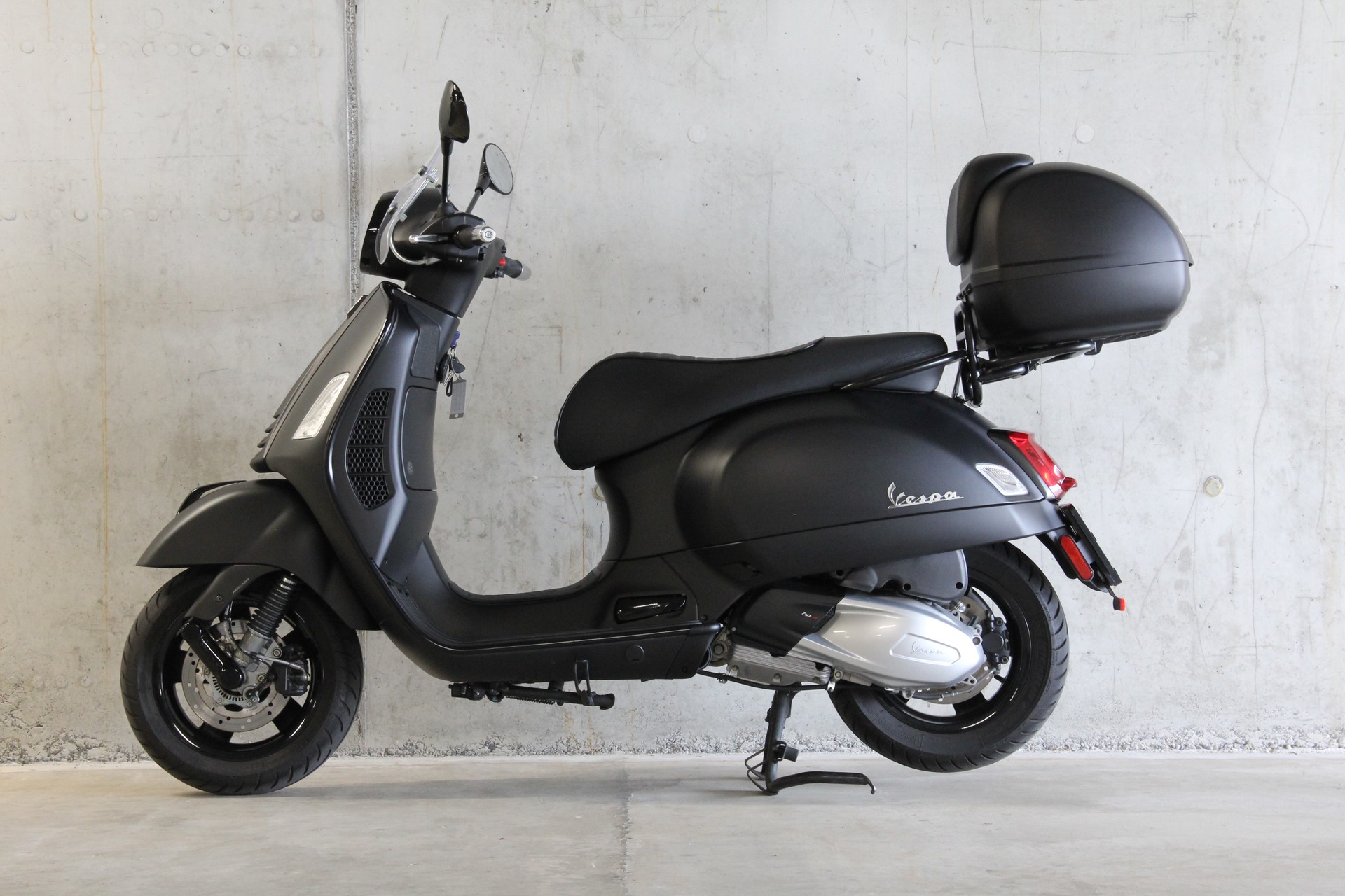 PIAGGIO Vespa GTS 300 HPE Super Notte ABS/ASR-image-1