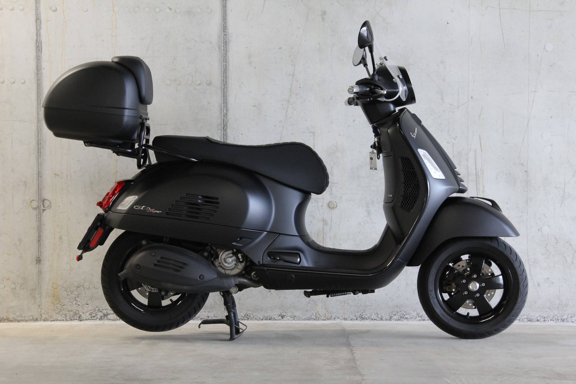PIAGGIO Vespa GTS 300 HPE Super Notte ABS/ASR-image-0
