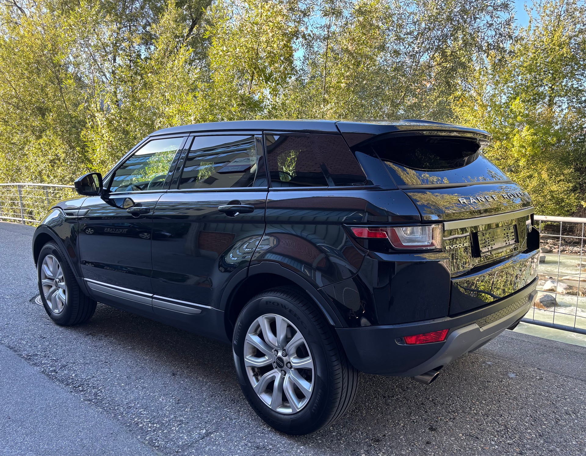 LAND ROVER Range Rover Evoque 2.0 TD4 SE Dynamic AT9-showroom-element-2
