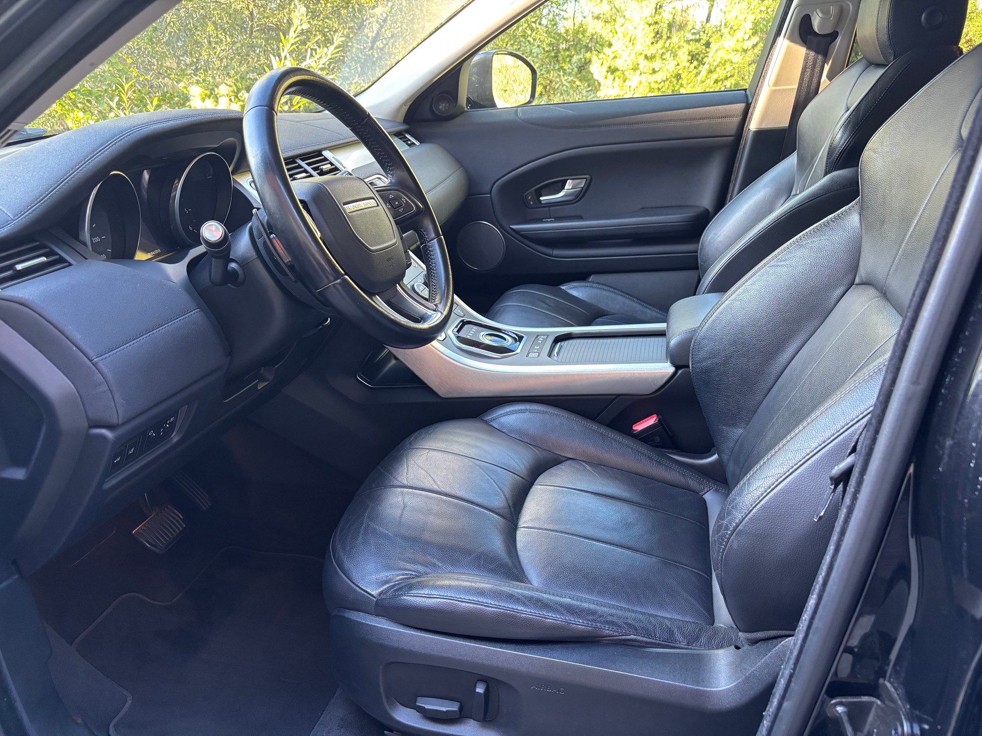 LAND ROVER Range Rover Evoque 2.0 TD4 SE Dynamic AT9-image-4