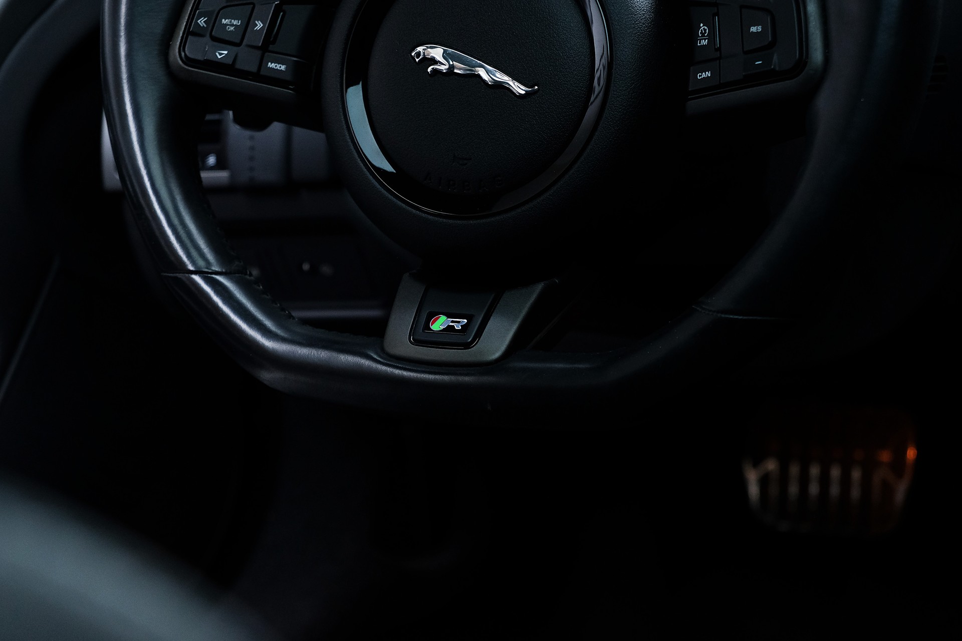 JAGUAR F-Type Coupé R 5.0 V8 S/C AWD-image-13