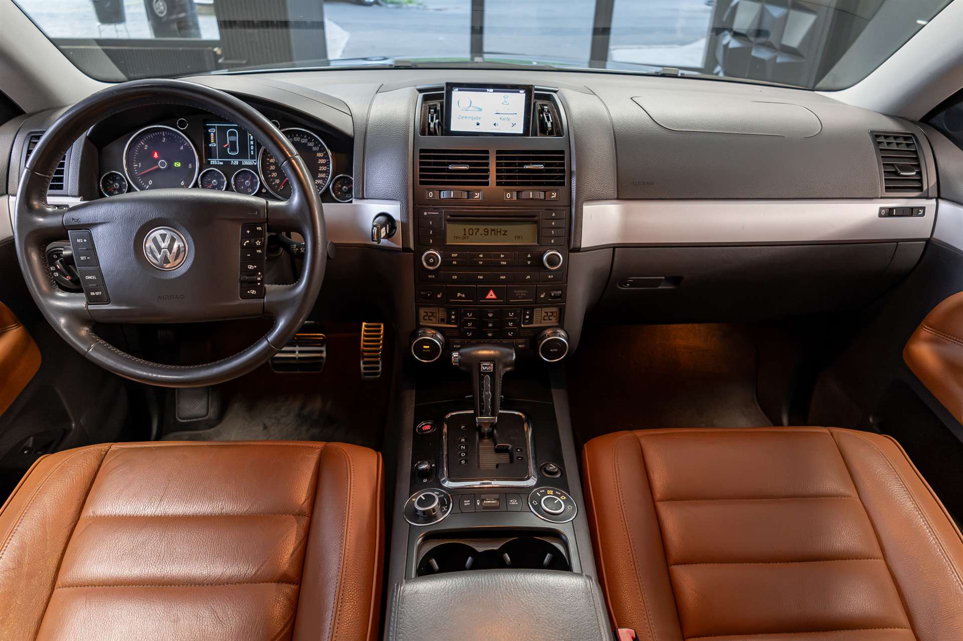 VW Touareg 5.0 TDI V10 Automatic-image-5