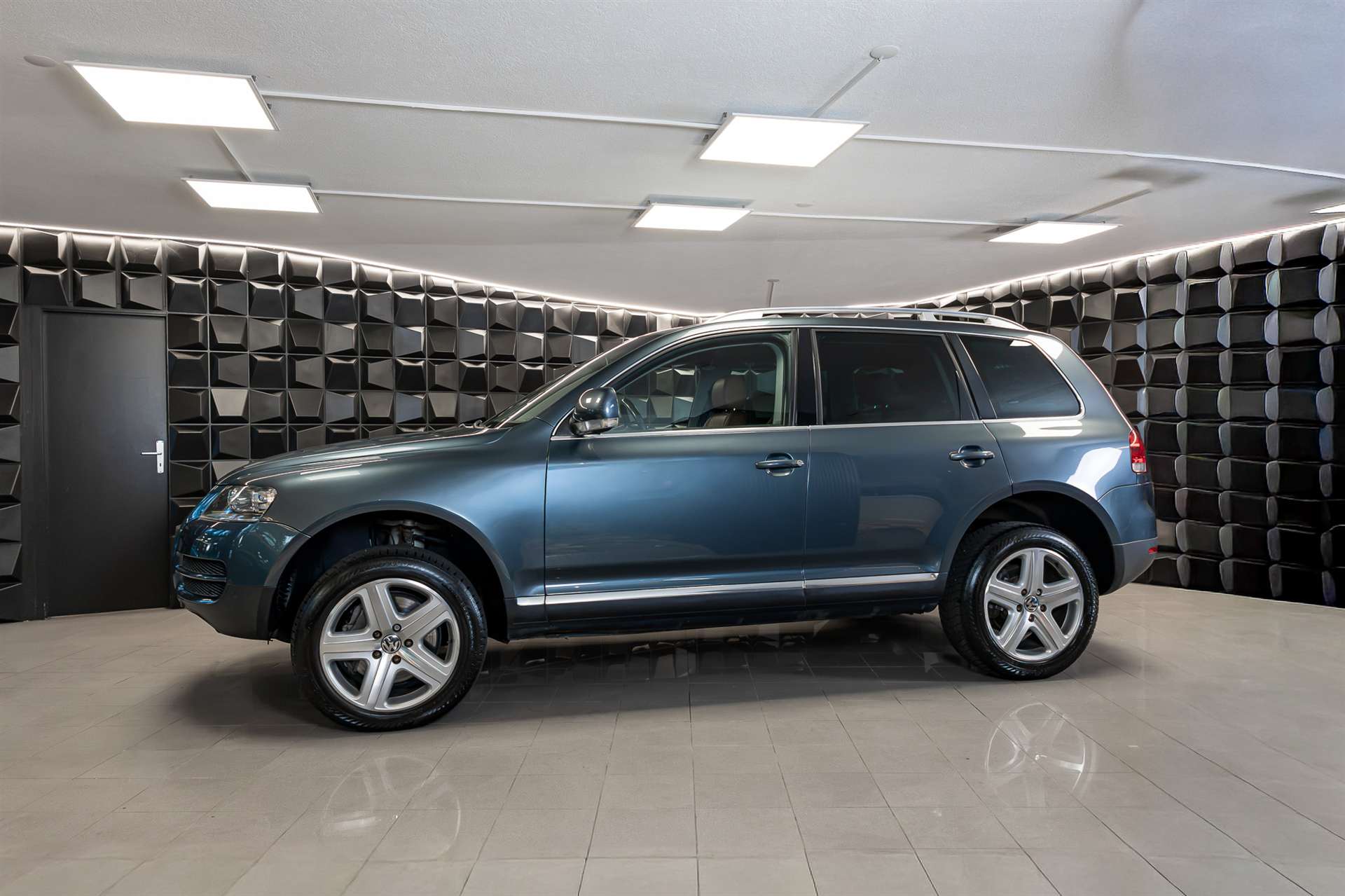 VW Touareg 5.0 TDI V10 Automatic-showroom-element-1