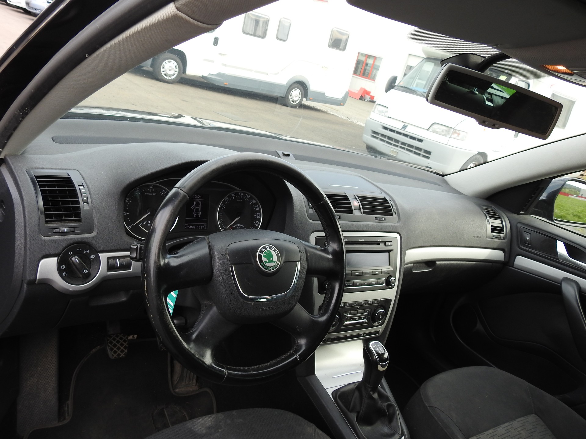 SKODA Octavia Combi 1.4 TSI Ambition-image-12