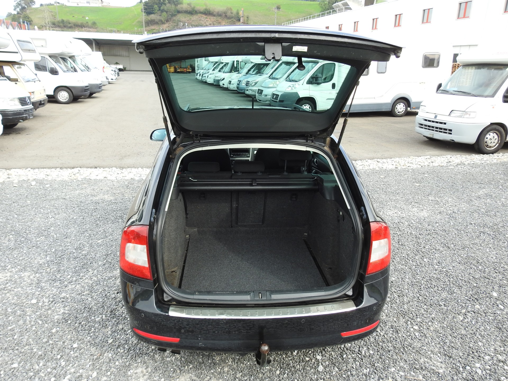 SKODA Octavia Combi 1.4 TSI Ambition-image-9
