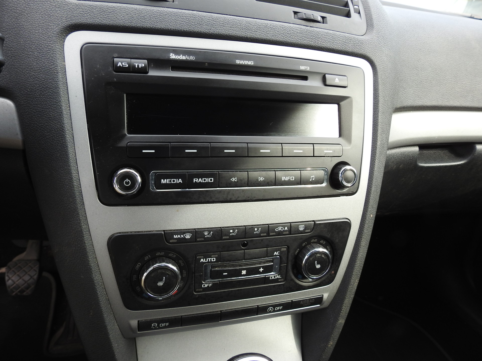 SKODA Octavia Combi 1.4 TSI Ambition-image-19