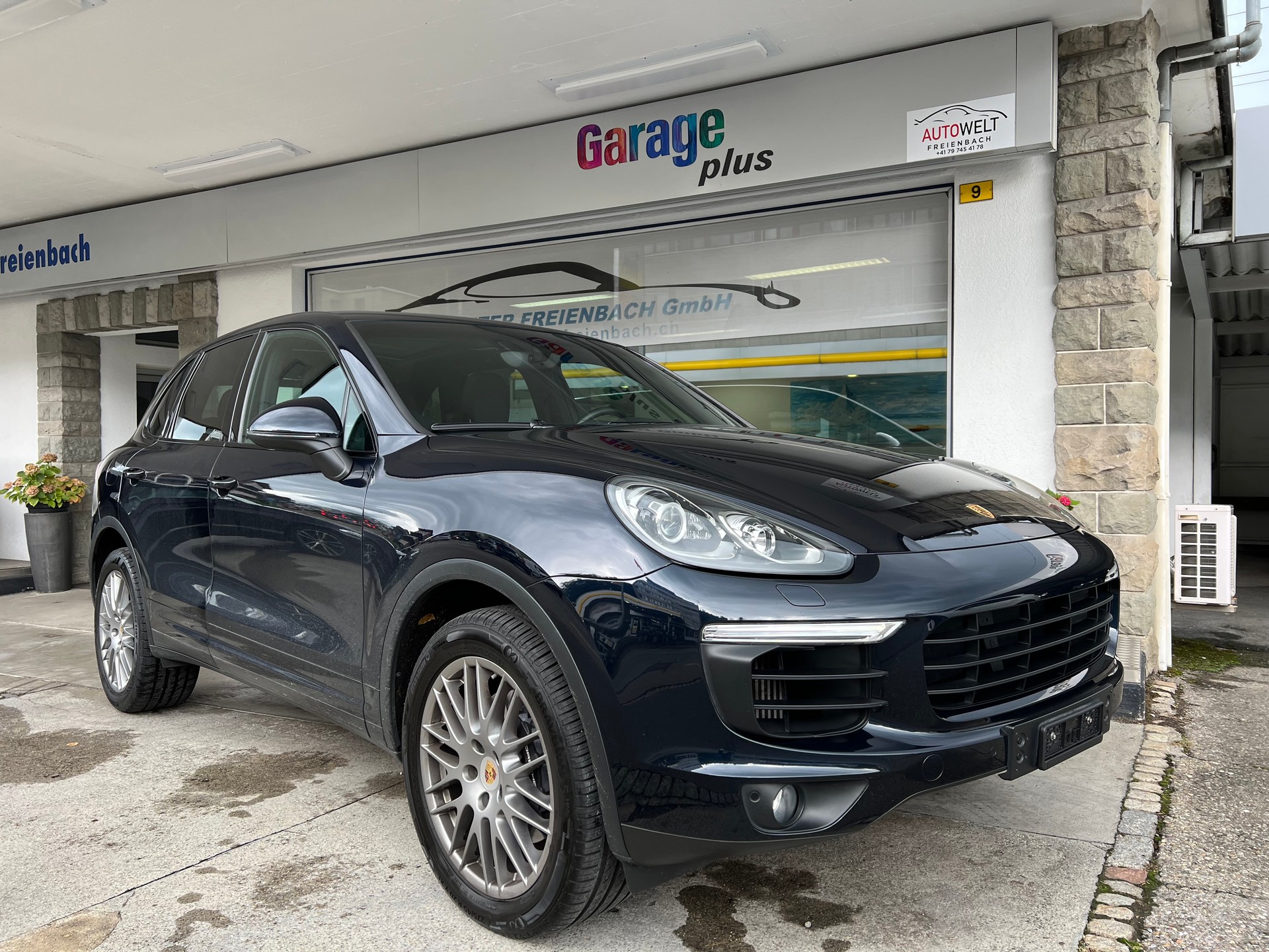 PORSCHE Cayenne Diesel-showroom-element-2