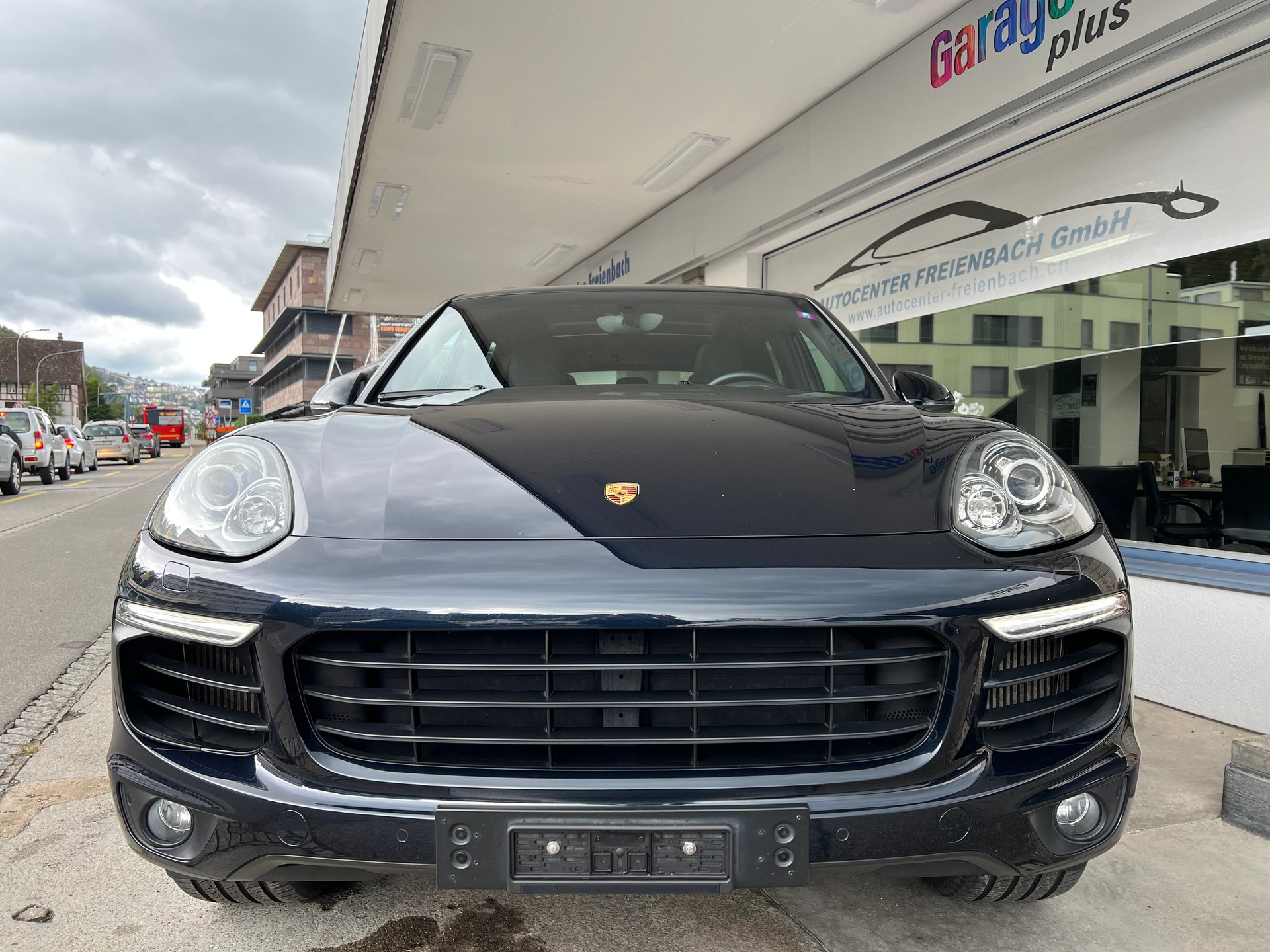 PORSCHE Cayenne Diesel-showroom-element-1
