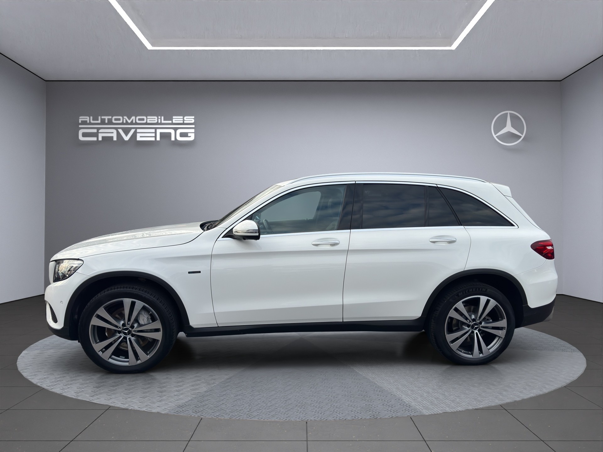 MERCEDES-BENZ GLC 350 e Exclusive 4Matic 7G-Tronic-showroom-element-1
