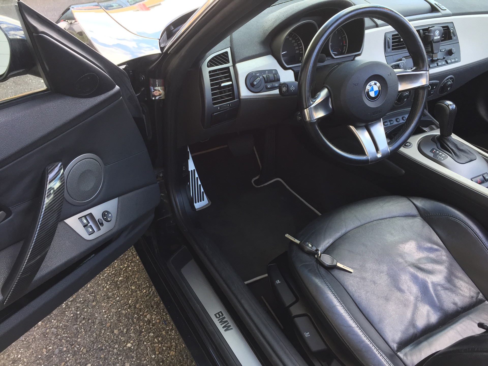 BMW Z4 3.0i Roadster-image-11