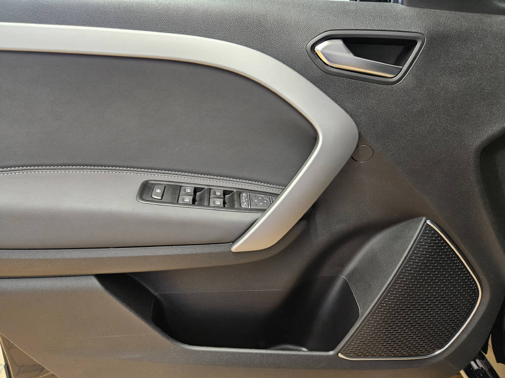 MERCEDES-BENZ EQT 200 Progressive Van-image-8