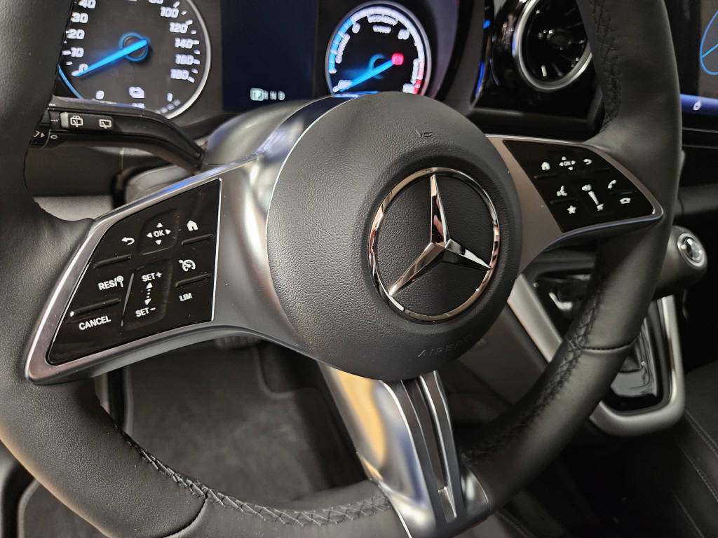 MERCEDES-BENZ EQT 200 Progressive Van-image-6