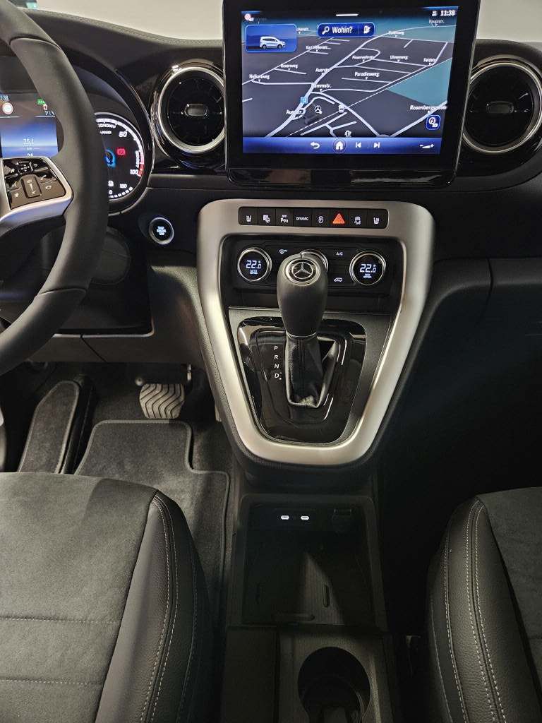 MERCEDES-BENZ EQT 200 Progressive Van-image-9