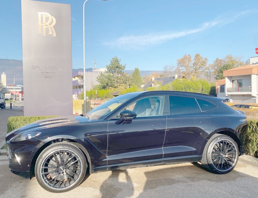 ASTON MARTIN DBX 4.0 V8-image-2