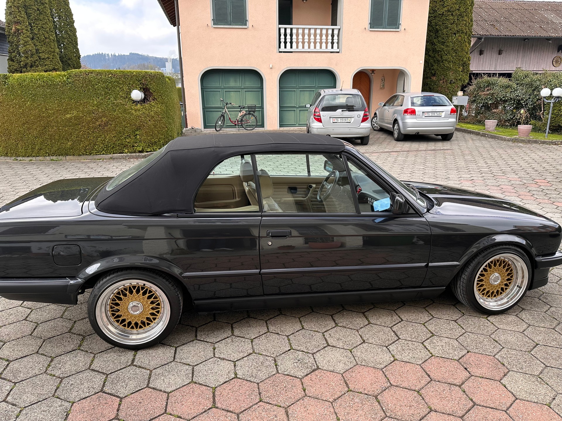 BMW E30 325i Cabrio-image-14