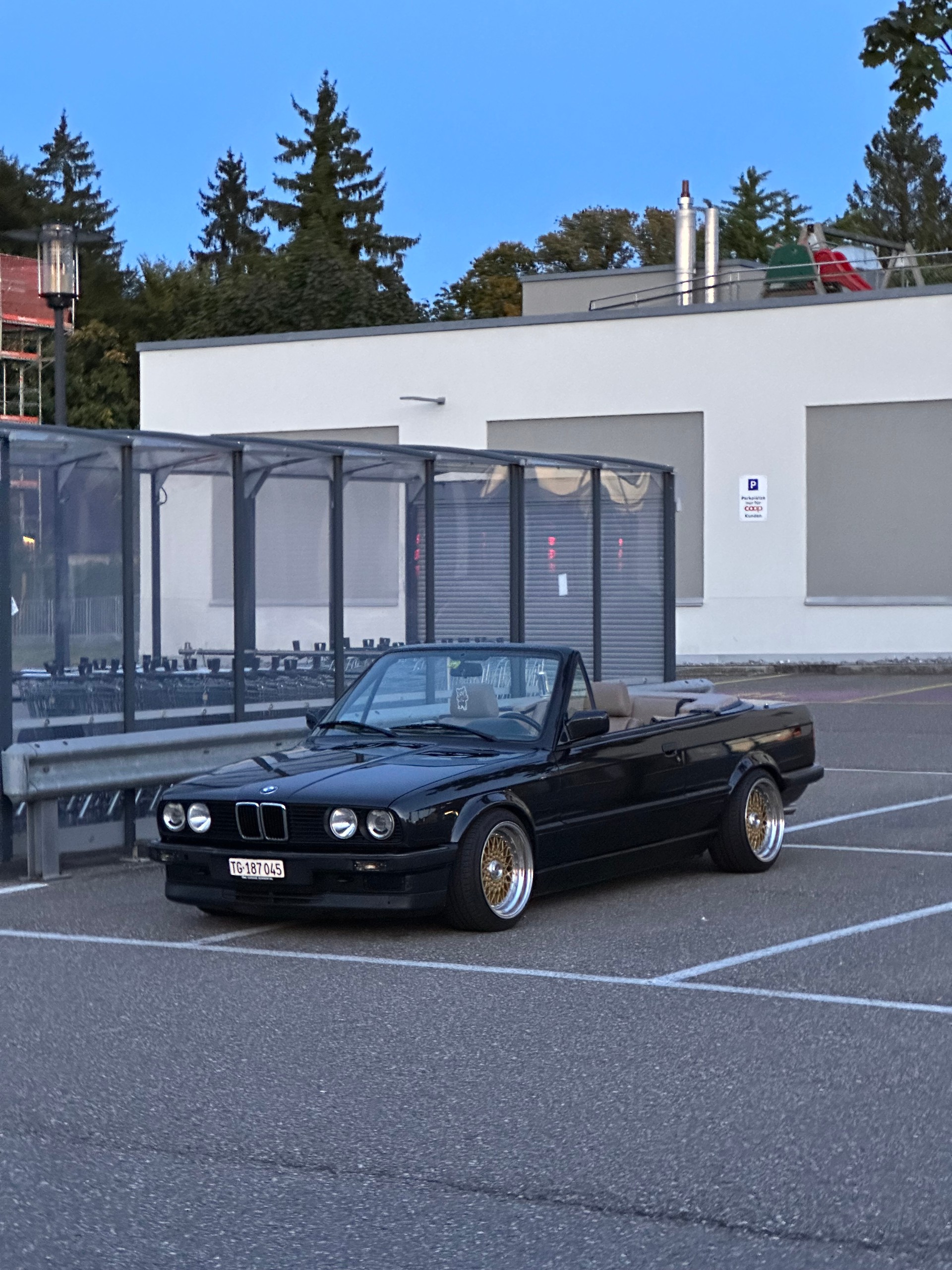 BMW E30 325i Cabrio-image-10