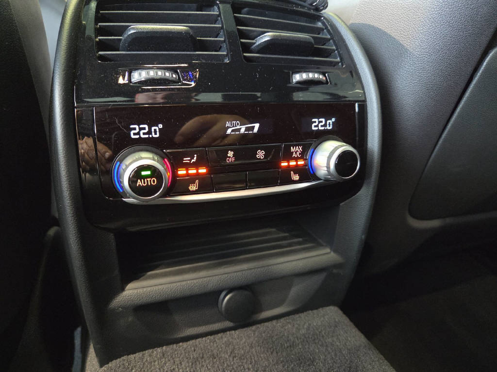 BMW M550i xDrive SAG-image-11