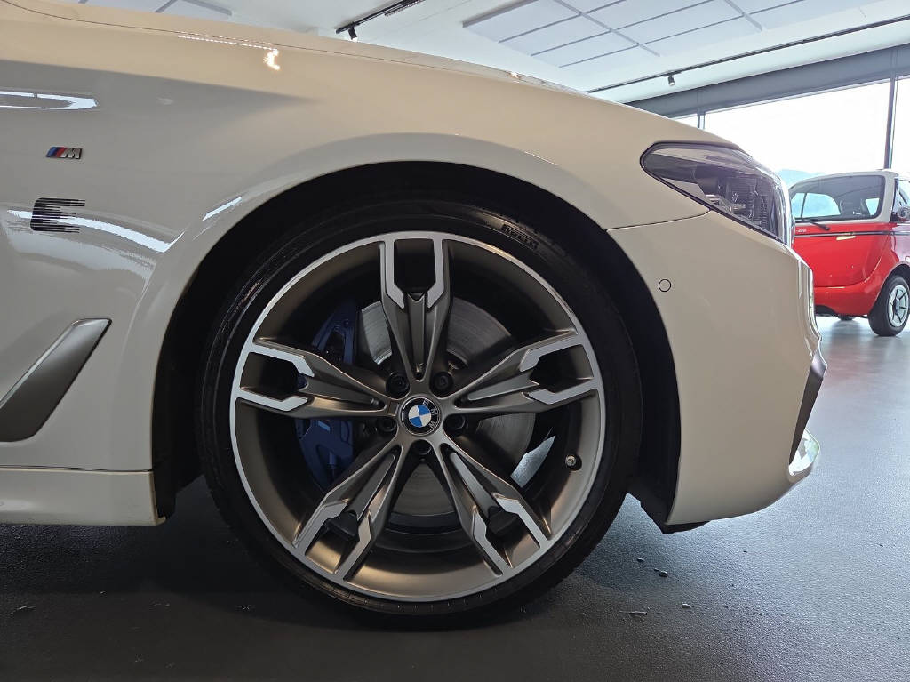 BMW M550i xDrive SAG-image-13
