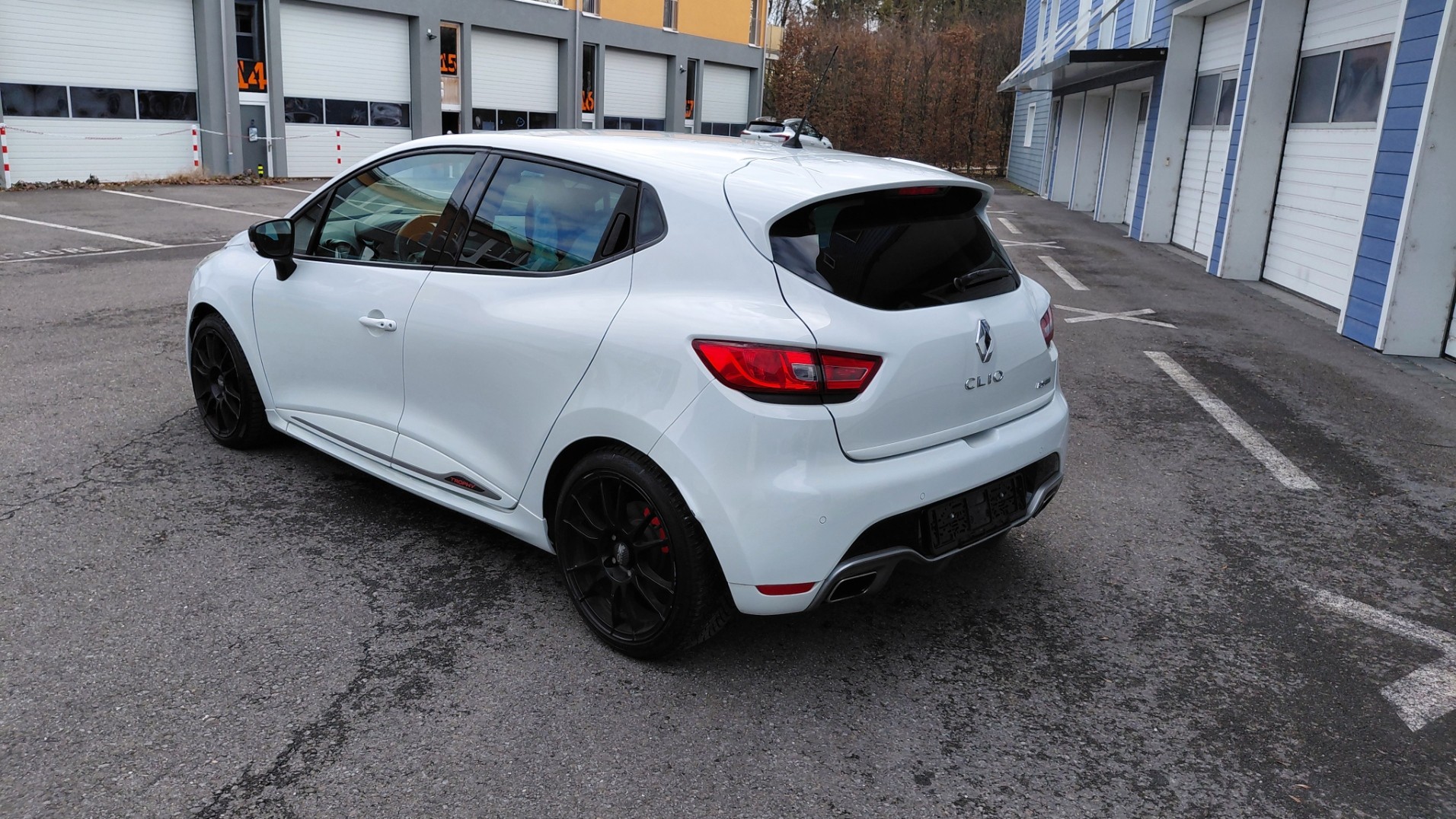 RENAULT Clio 1.6 T RS 220 Trophy EDC-image-5