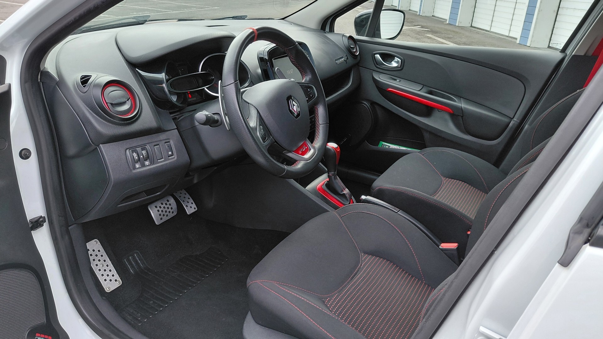RENAULT Clio 1.6 T RS 220 Trophy EDC-image-8