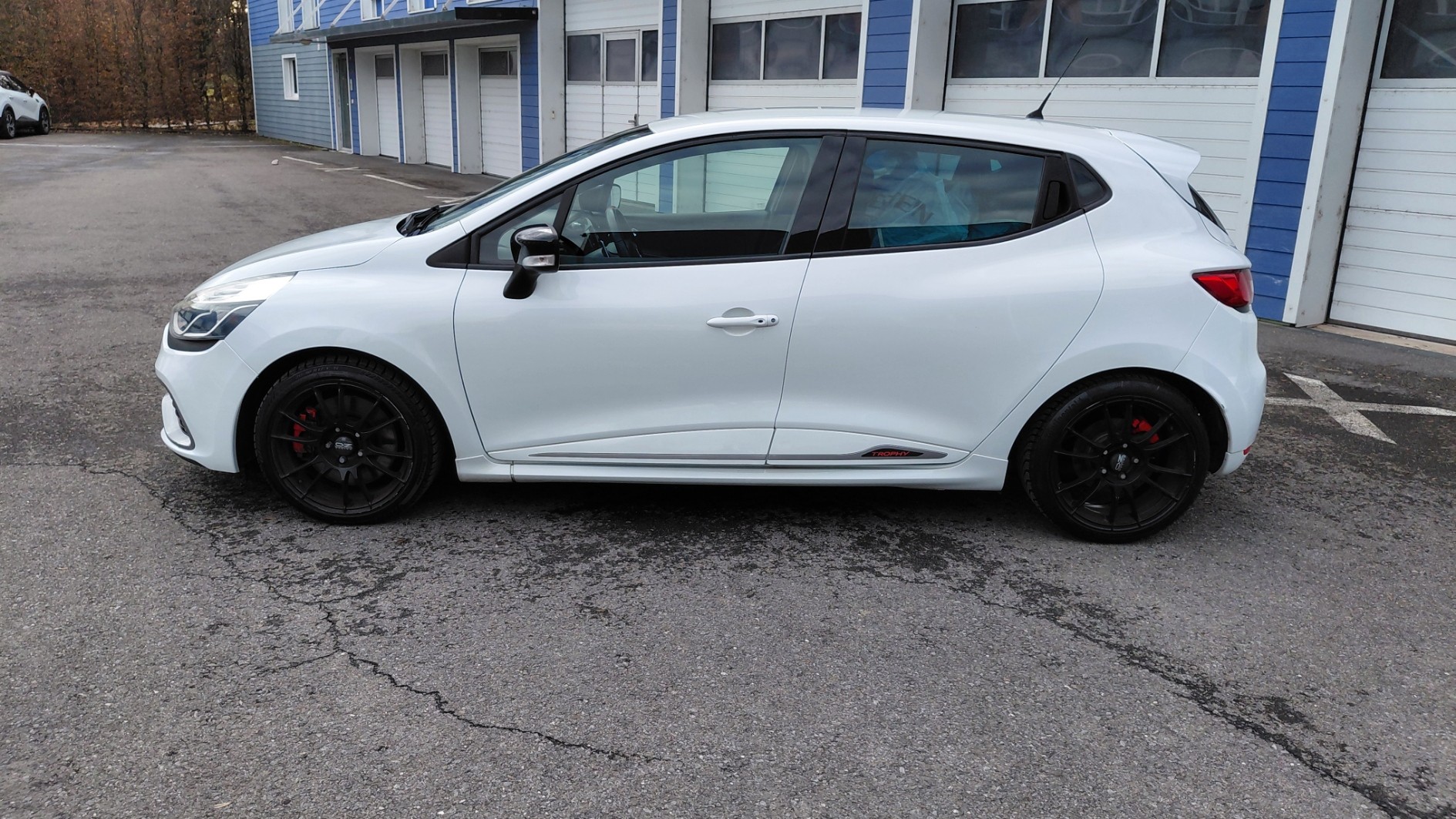 RENAULT Clio 1.6 T RS 220 Trophy EDC-image-4