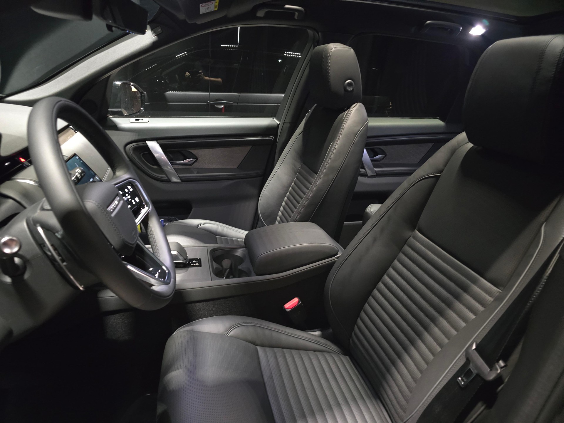 LAND ROVER Discovery Sport 2.0 D I4 200 Metropolitan-image-5