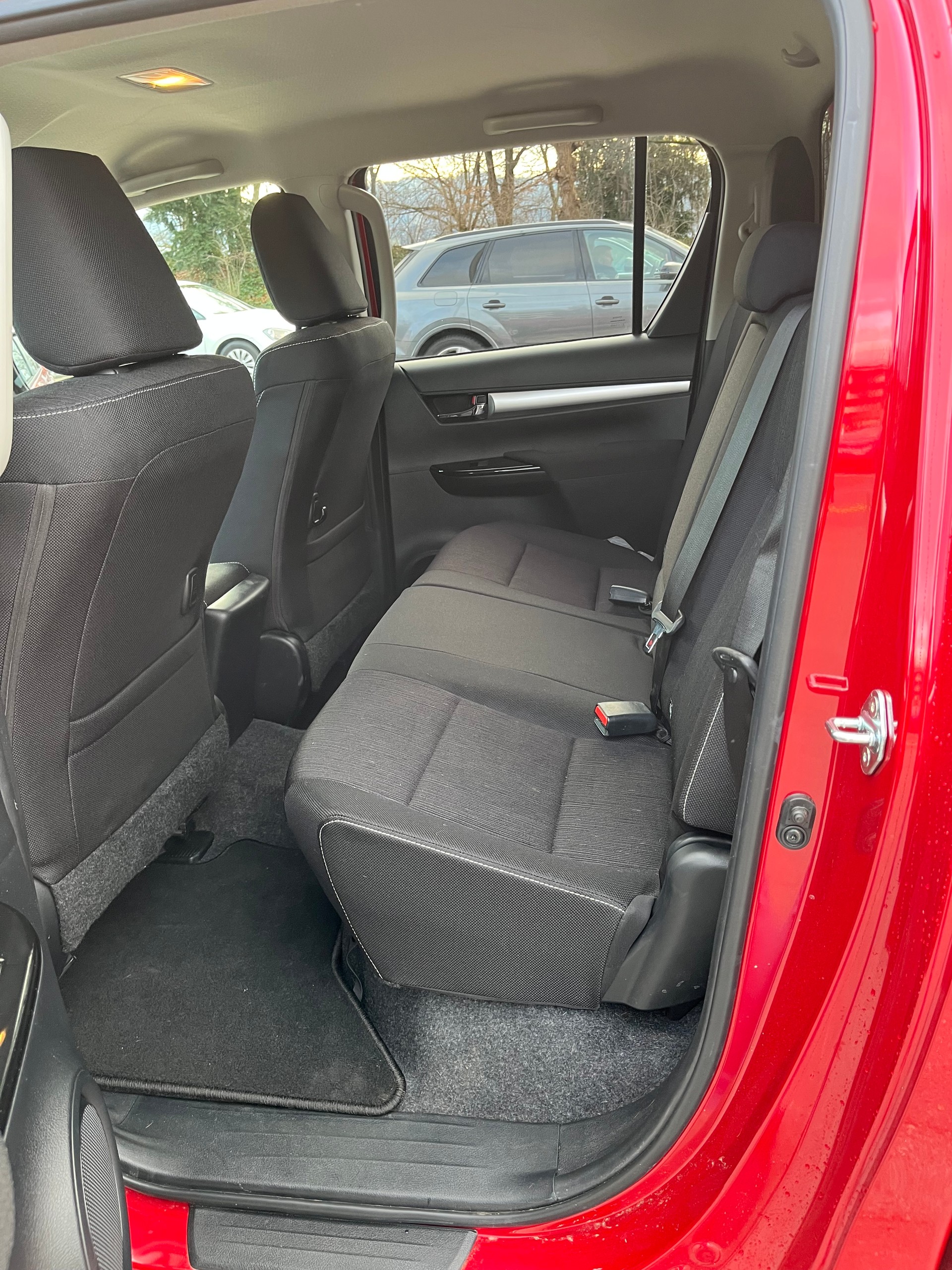 TOYOTA Hilux 2.4D-4D Comfort Double Cab 4x4-image-8