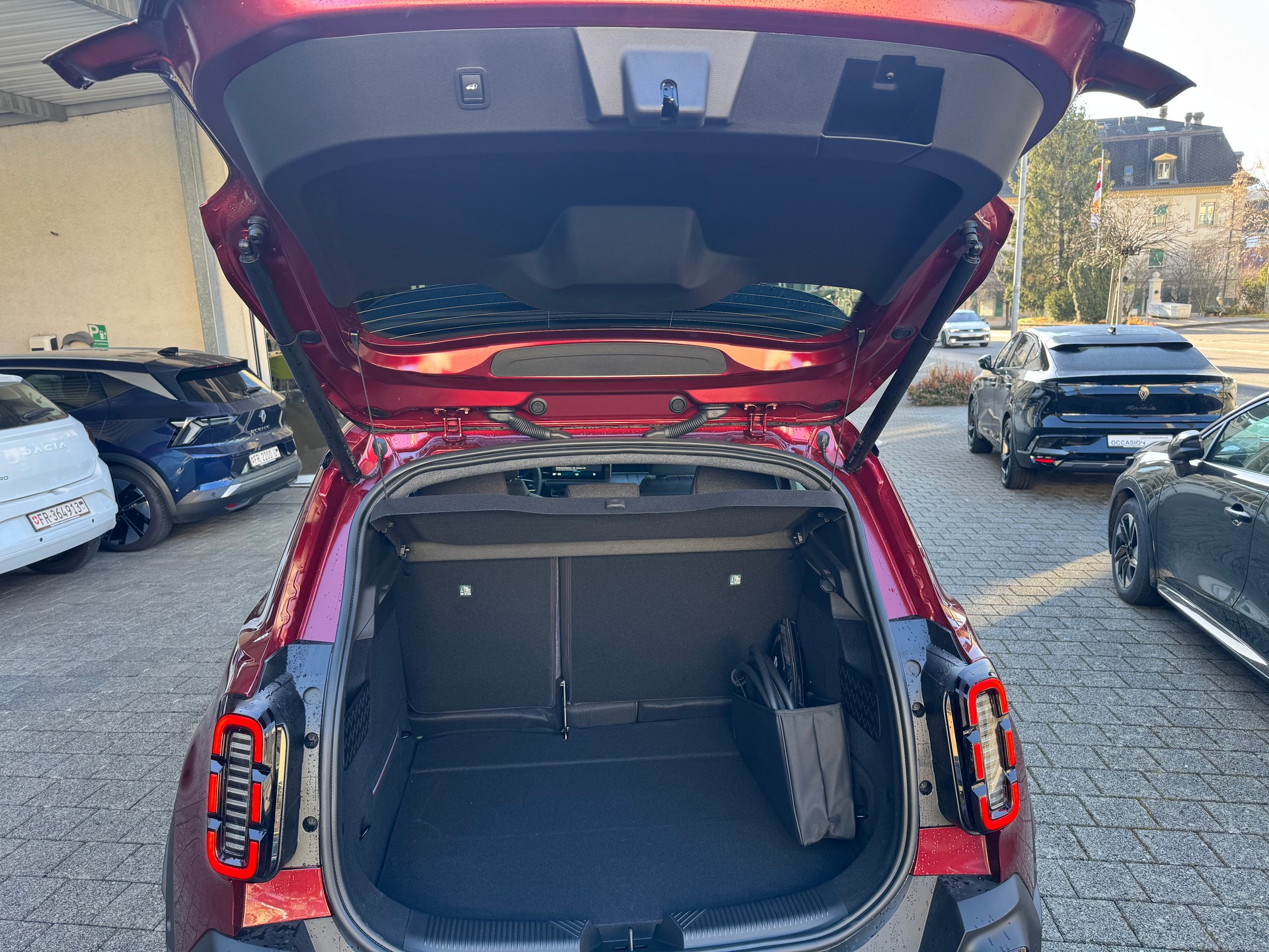RENAULT R4 E-Tech Comfort Range 52 kWh Techno-image-12