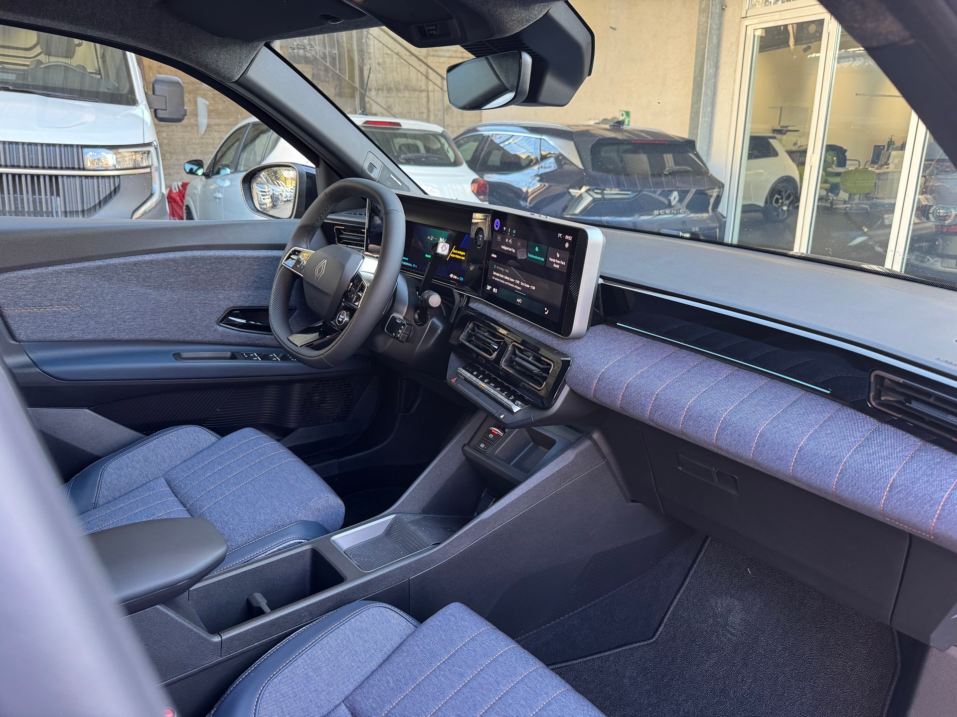 RENAULT R4 E-Tech Comfort Range 52 kWh Techno-image-8