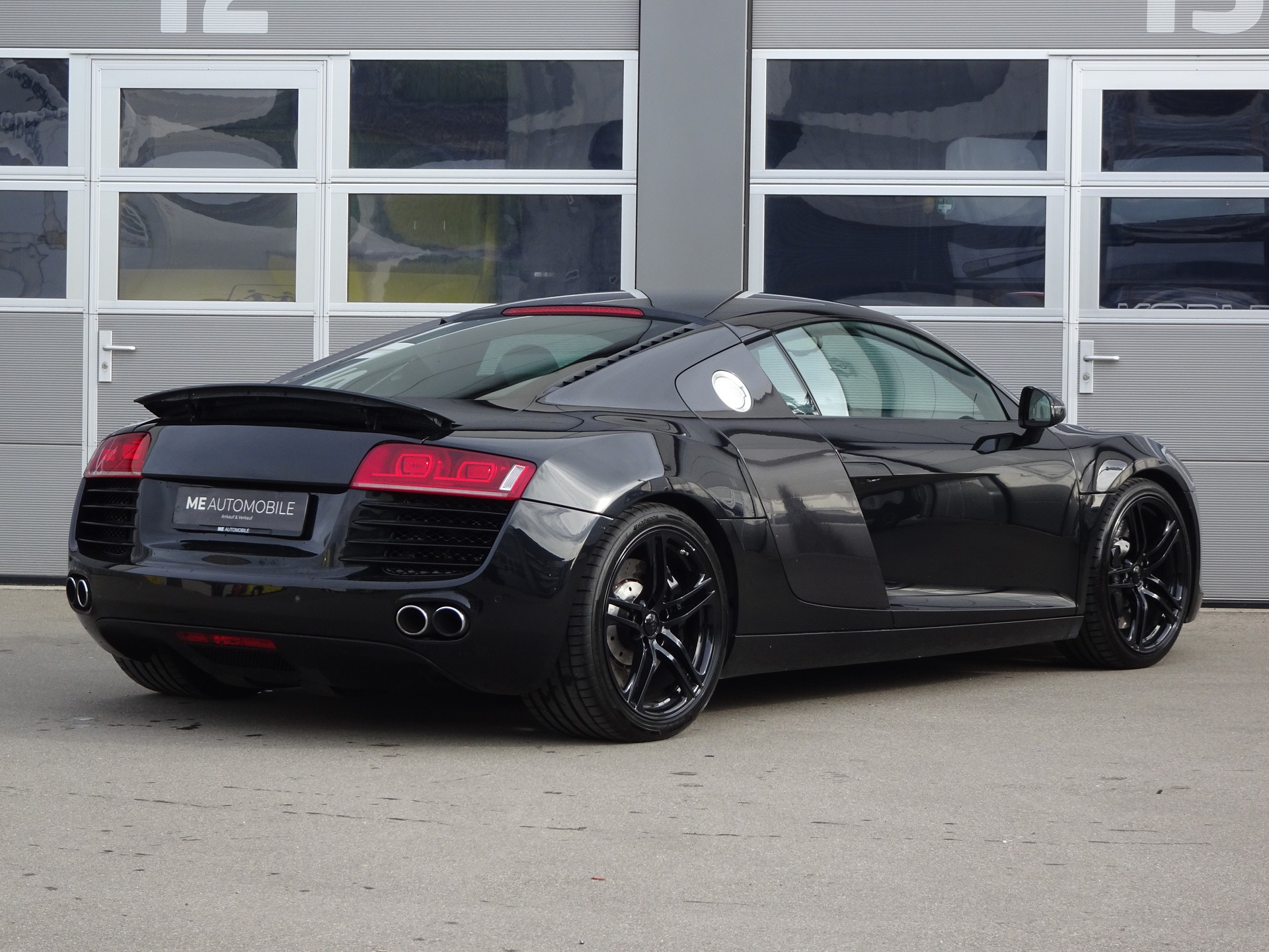 AUDI R8 Coupé 4.2-image-2