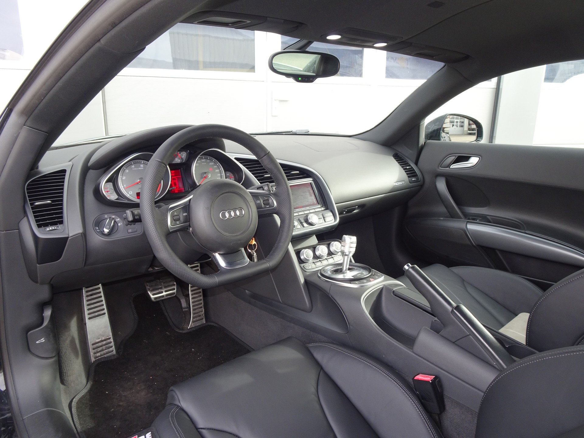 AUDI R8 Coupé 4.2-image-6