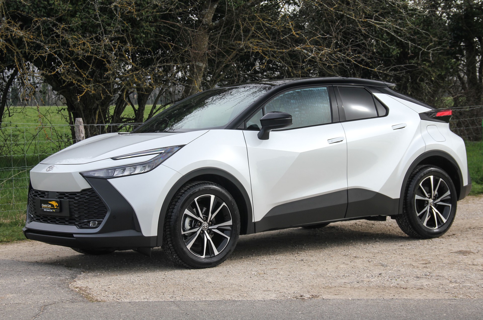 TOYOTA C-HR 2.0 HSD CVT Trend Team Player 🇯🇵 ⭐⭐⭐⭐⭐-showroom-element-2