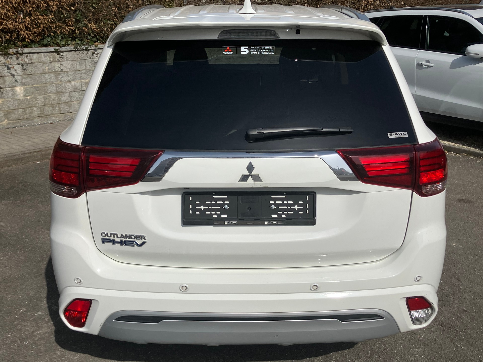 MITSUBISHI Outlander 2.4 PHEV Value 4WD Automatic-image-4