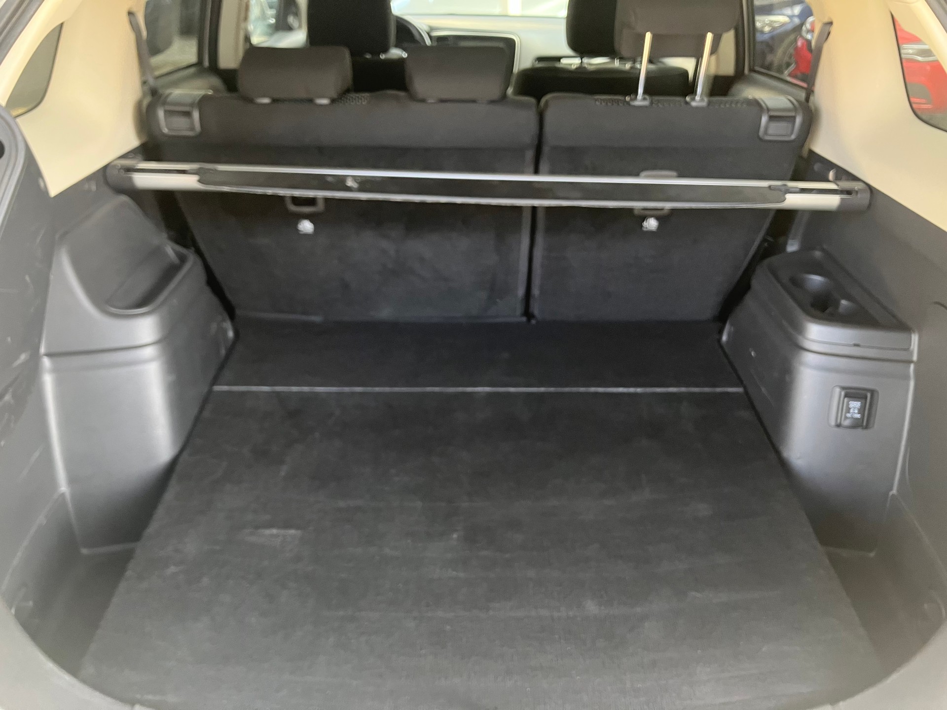 MITSUBISHI Outlander 2.4 PHEV Value 4WD Automatic-image-5