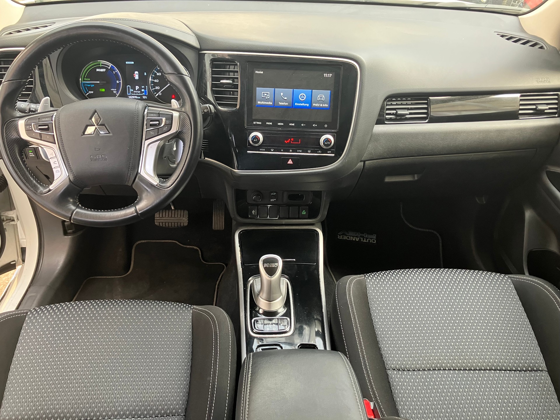 MITSUBISHI Outlander 2.4 PHEV Value 4WD Automatic-image-8