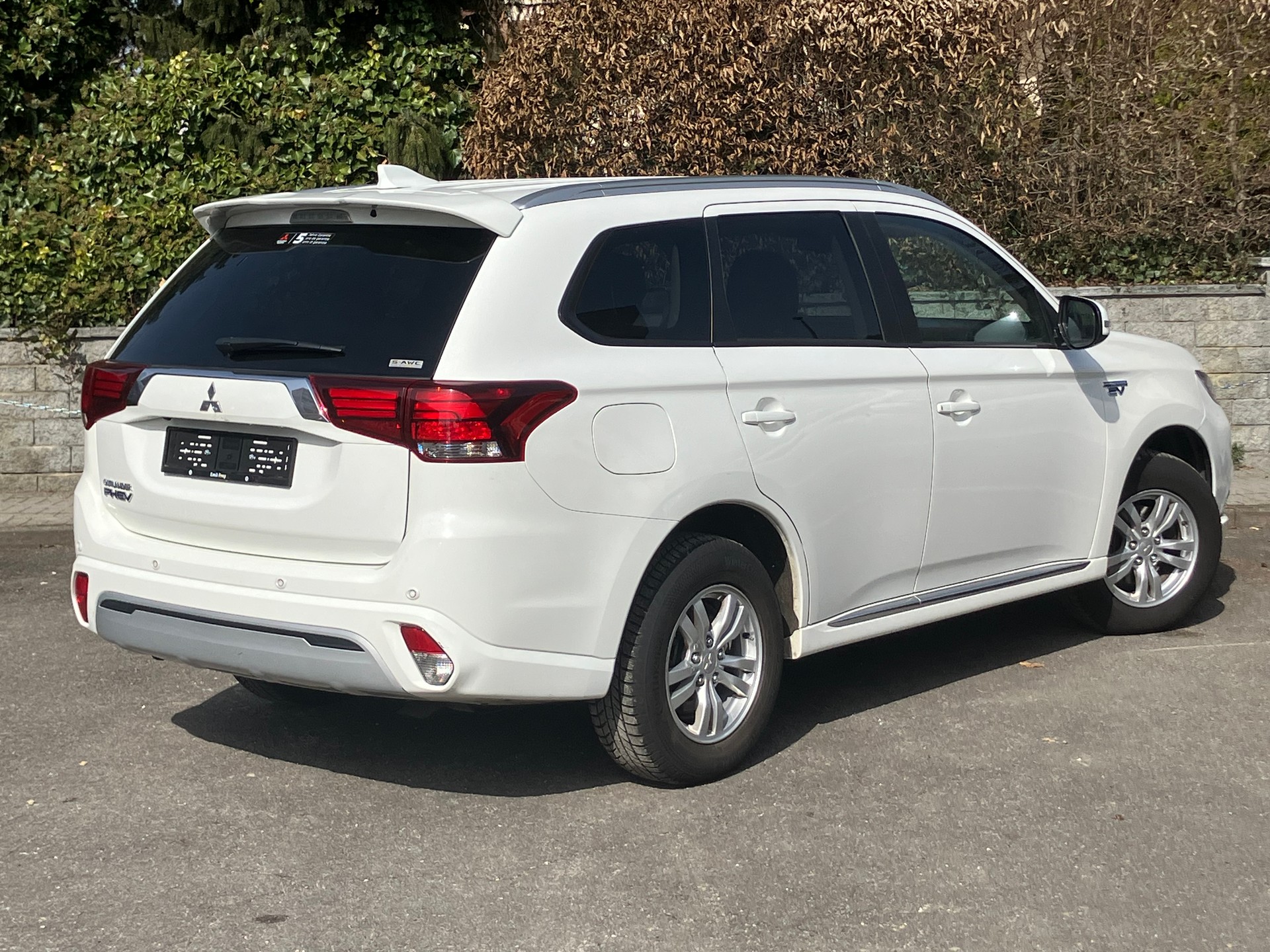 MITSUBISHI Outlander 2.4 PHEV Value 4WD Automatic-image-3