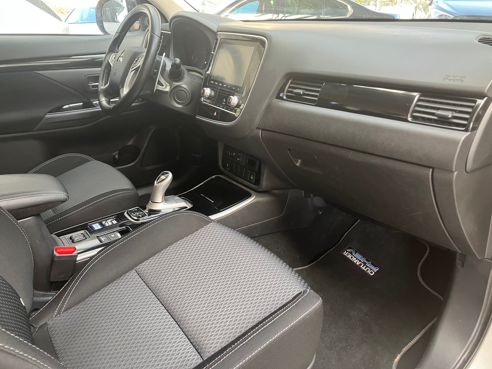 MITSUBISHI Outlander 2.4 PHEV Value 4WD Automatic-image-7