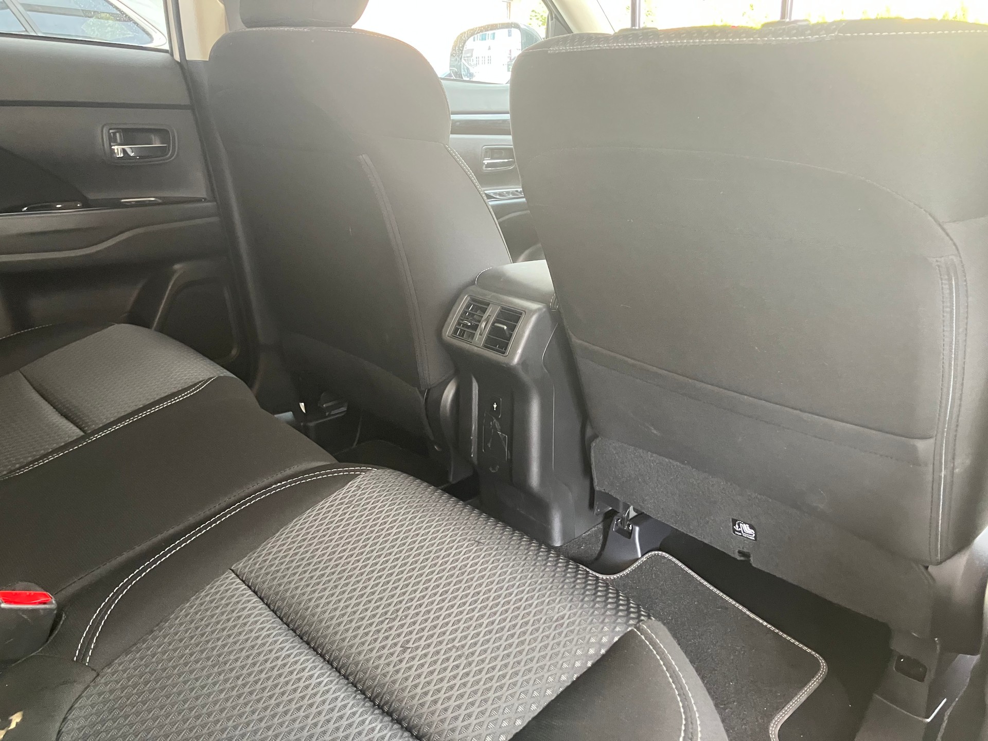 MITSUBISHI Outlander 2.4 PHEV Value 4WD Automatic-image-6