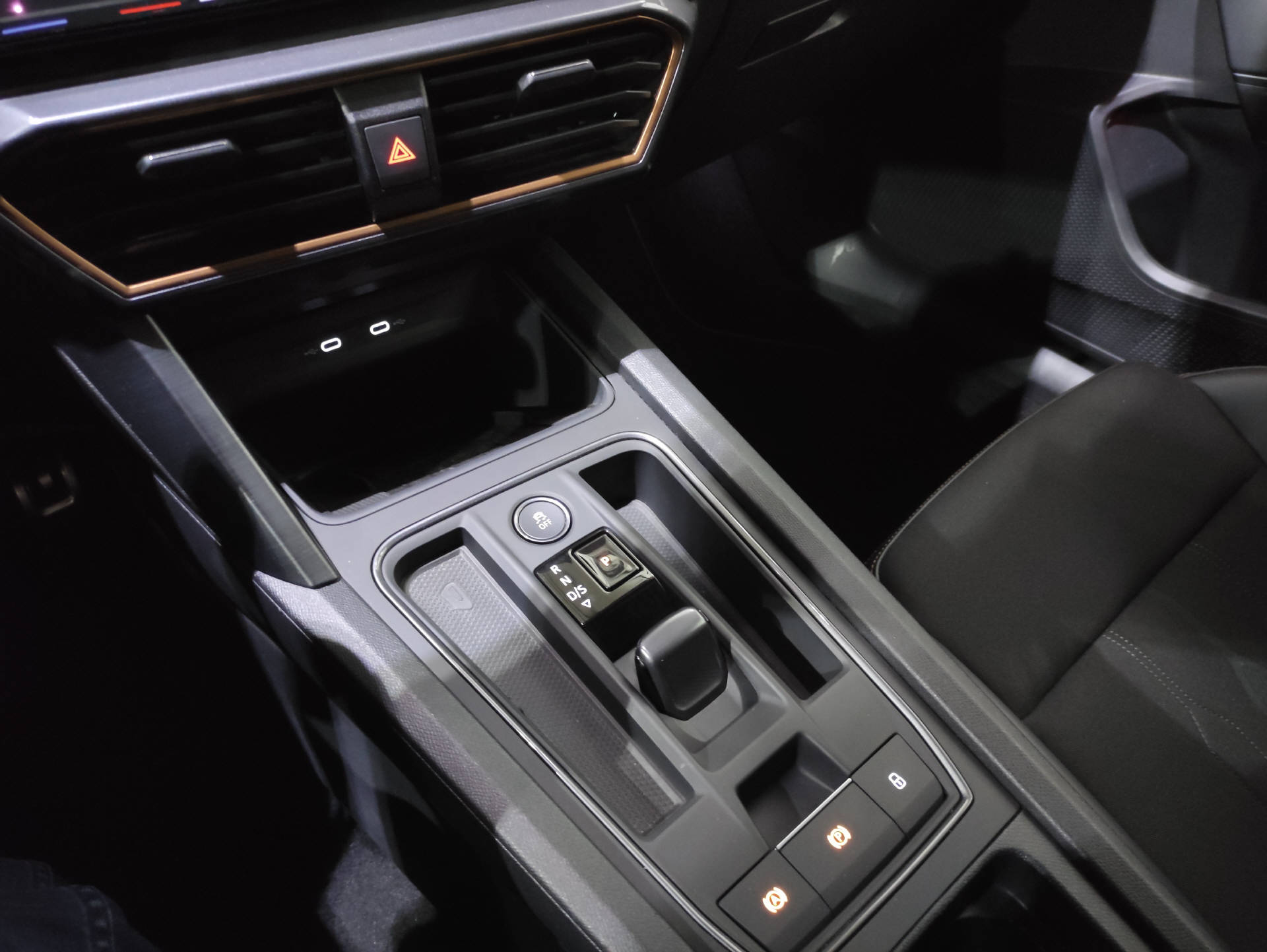 CUPRA Formentor 2.0 TSI VZ 4Drive DSG Black-Edition-image-10