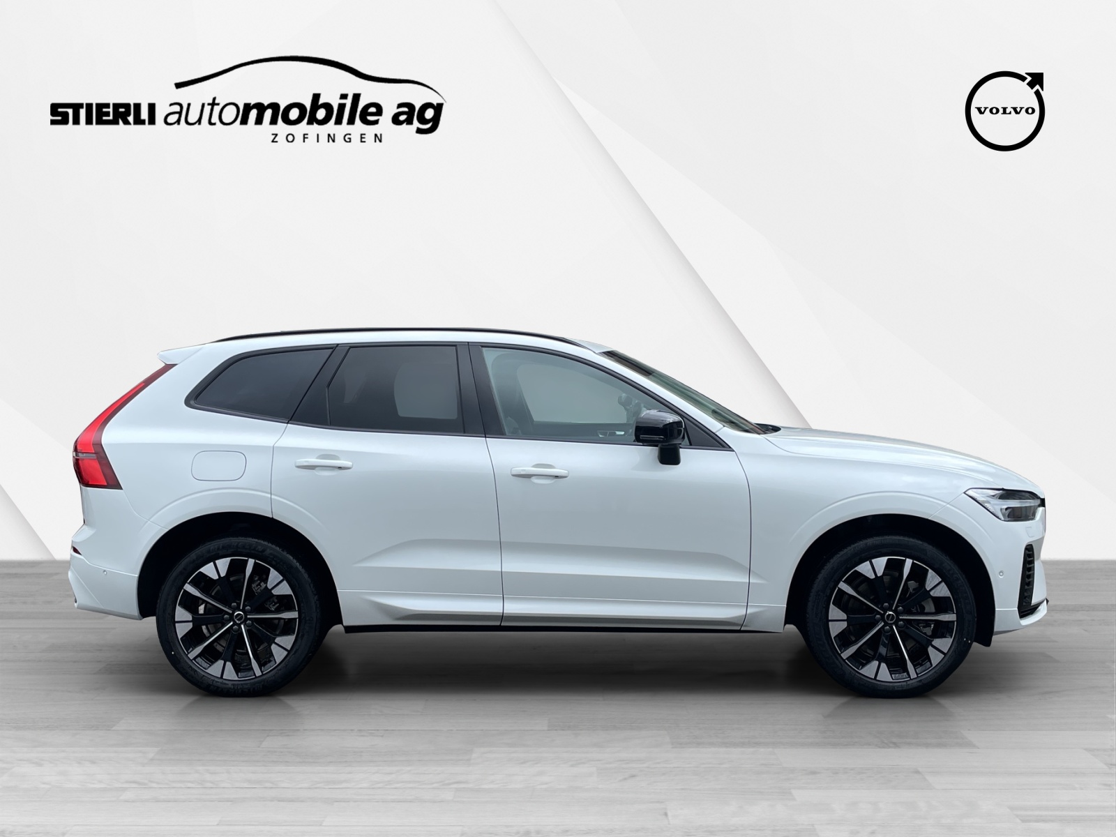 VOLVO XC60 2.0 T6 TE Ultra Dark eAWD-showroom-element-3