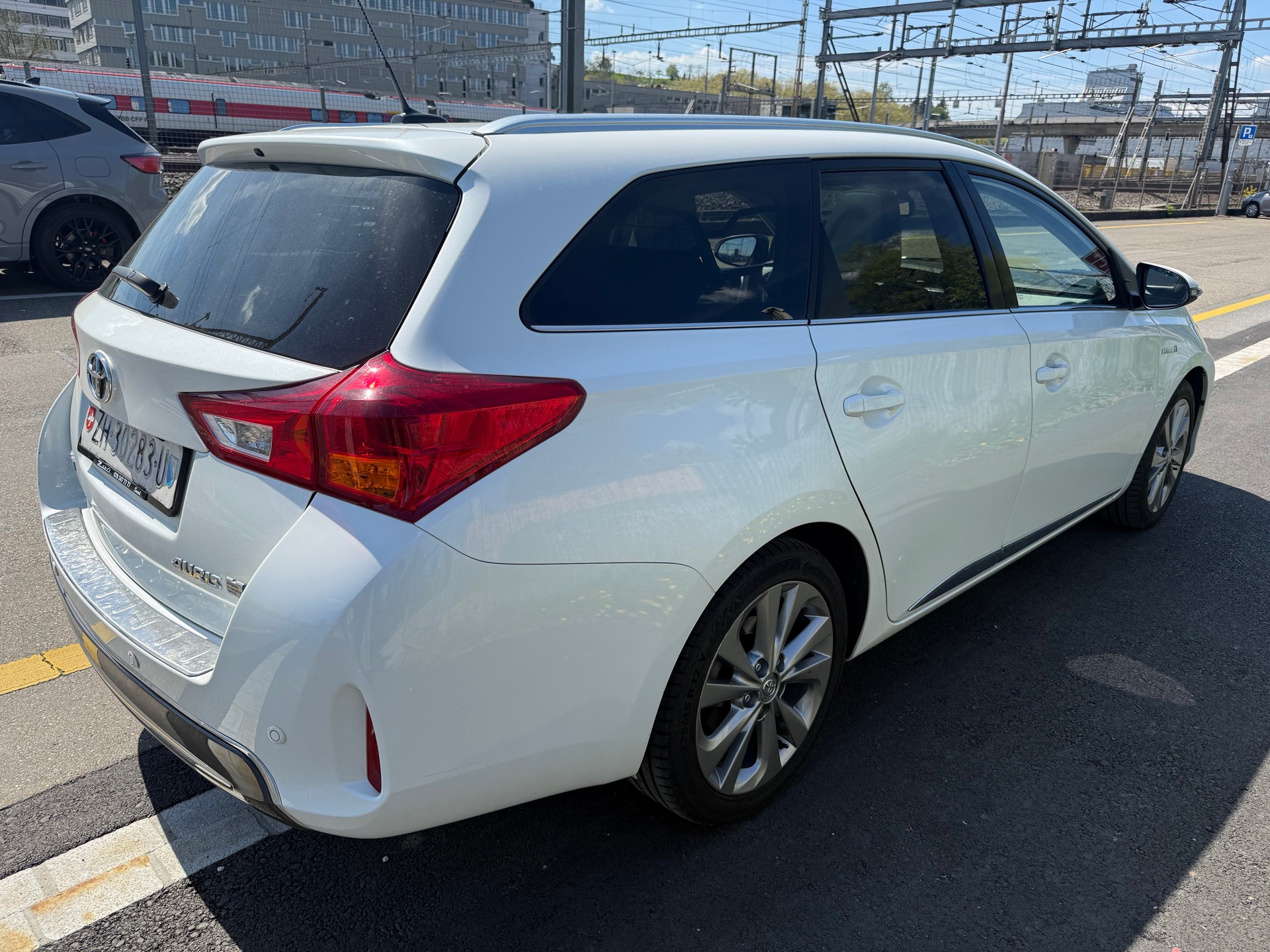 TOYOTA Auris Touring Sports 1.8 16V HSD Linea Luna-image-2