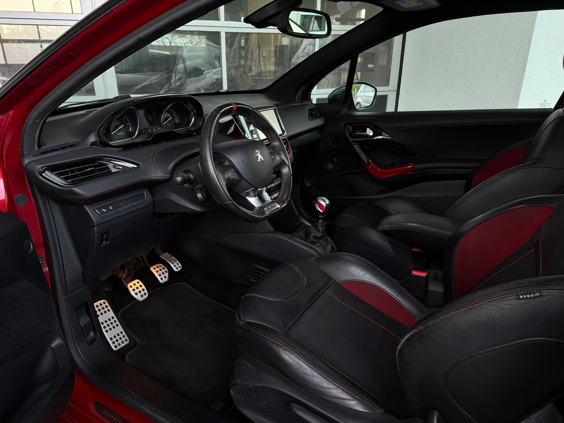 PEUGEOT 208 1.6 Turbo GTi-image-6