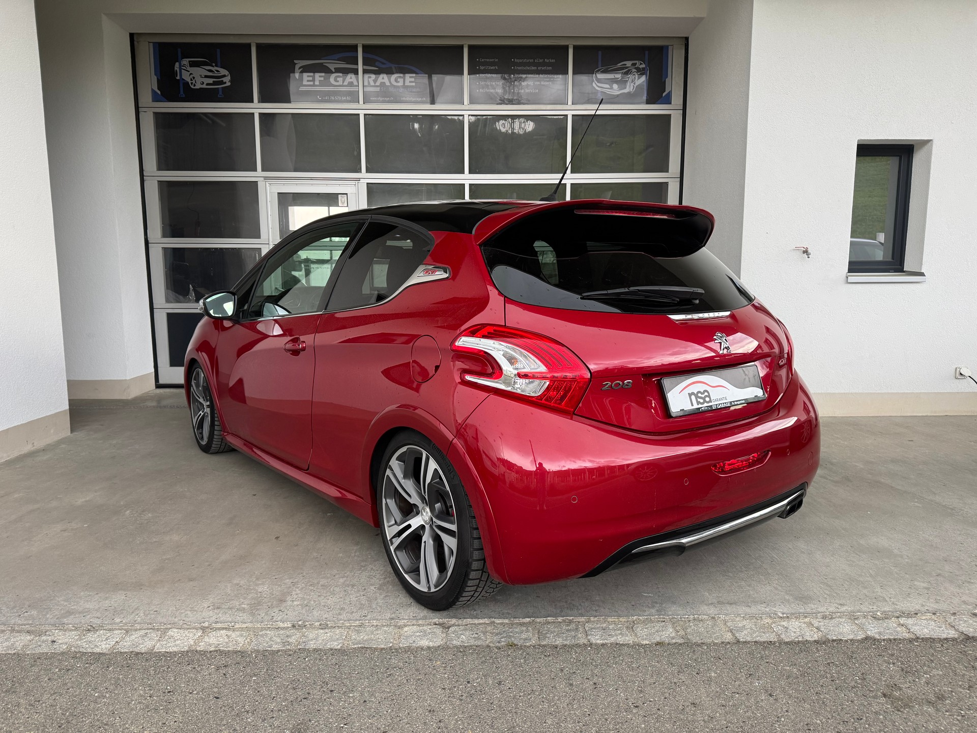 PEUGEOT 208 1.6 Turbo GTi-showroom-element-3