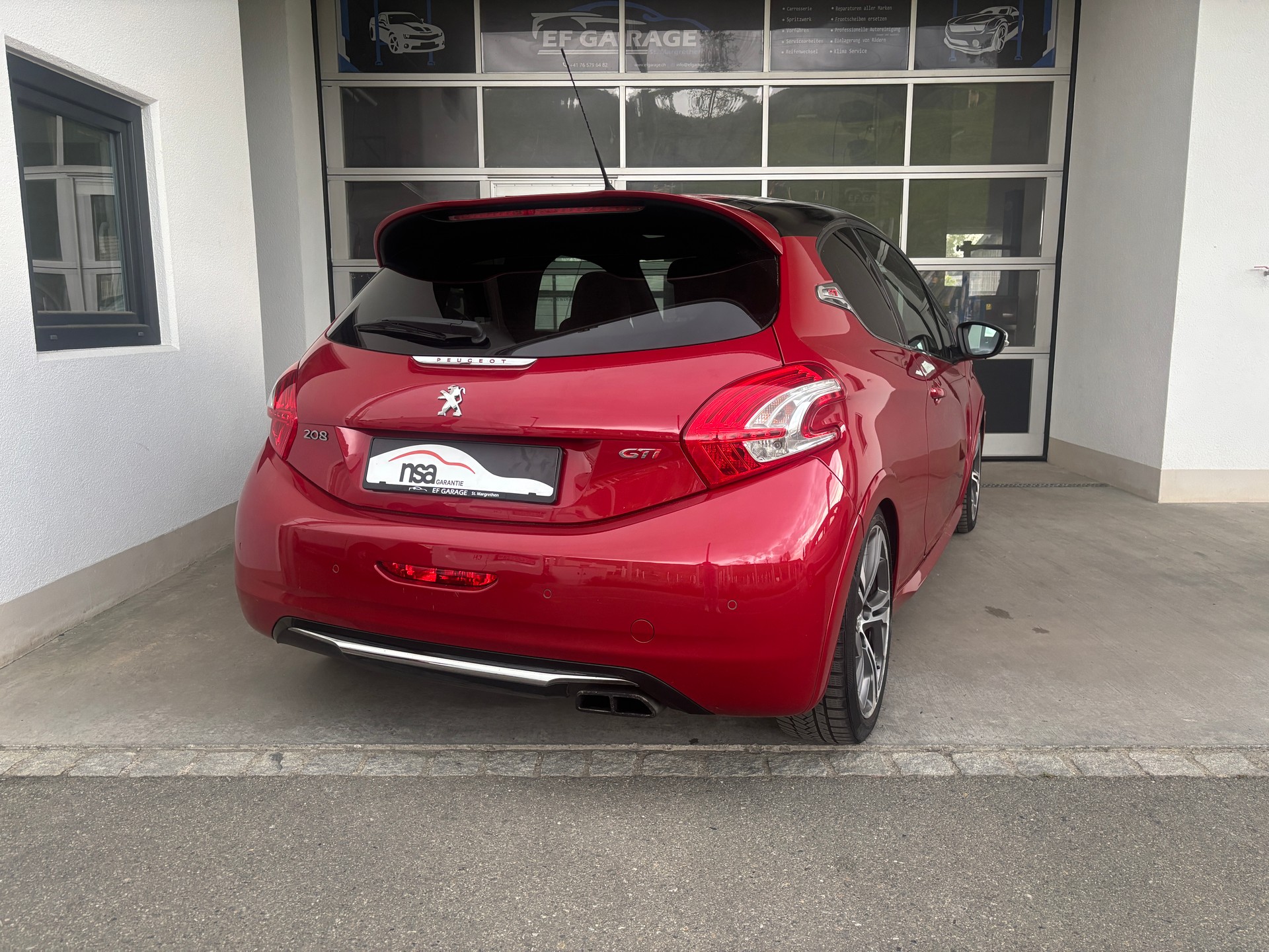 PEUGEOT 208 1.6 Turbo GTi-image-5