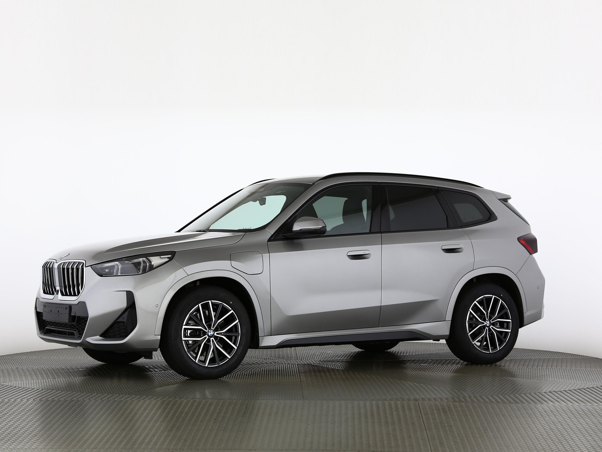 BMW X1 30e xDrive paddles-image-9