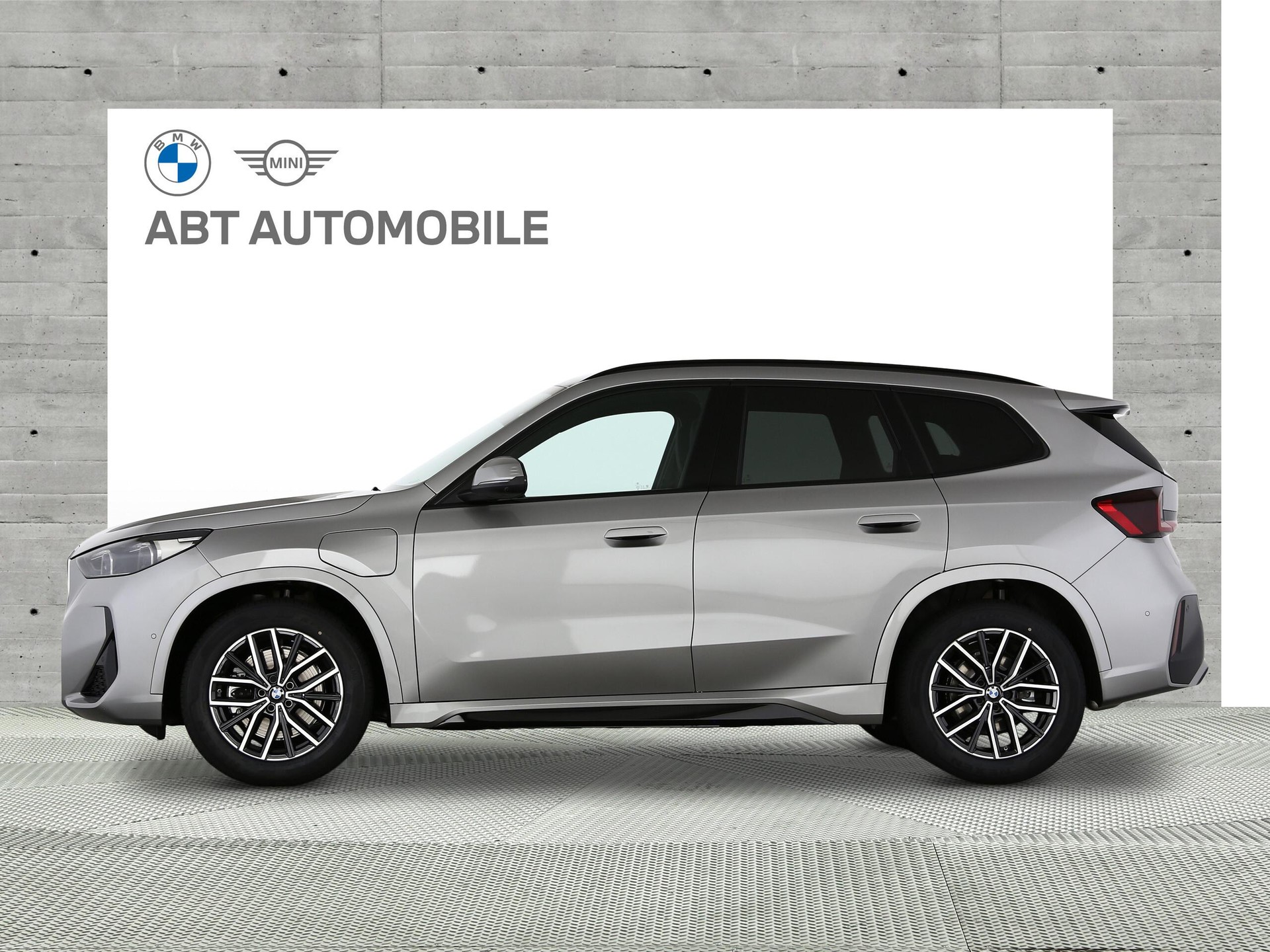 BMW X1 30e xDrive paddles-showroom-element-1