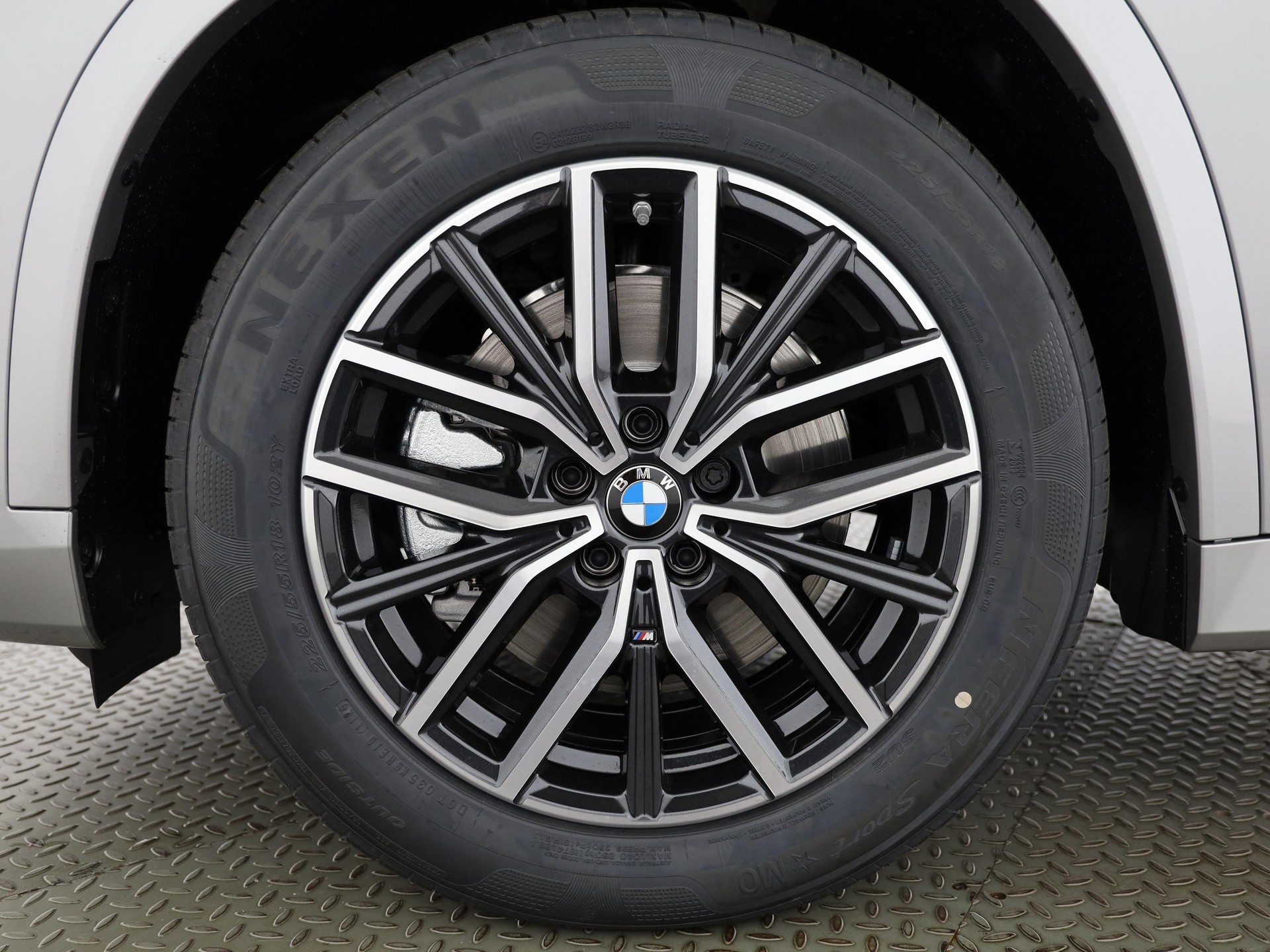 BMW X1 30e xDrive paddles-showroom-element-3